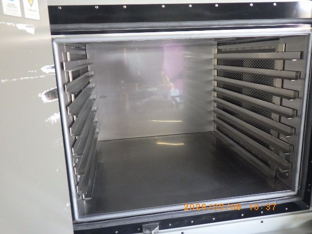 NT2031W の動作確認: 試験室(W700×H500×D600mm)。写真は棚板を外した状態です