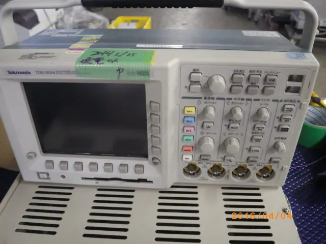 テクトロニクス Tektronix TDS3034 外観写真(1/2)