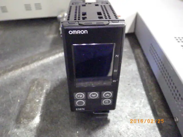 オムロン Omron E5EN-Q1T-N 外観写真(1/2)