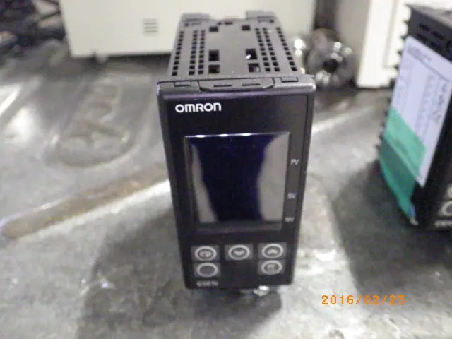 オムロン Omron E5EN-Q3H01T-FLK-N 外観写真(1/2)
