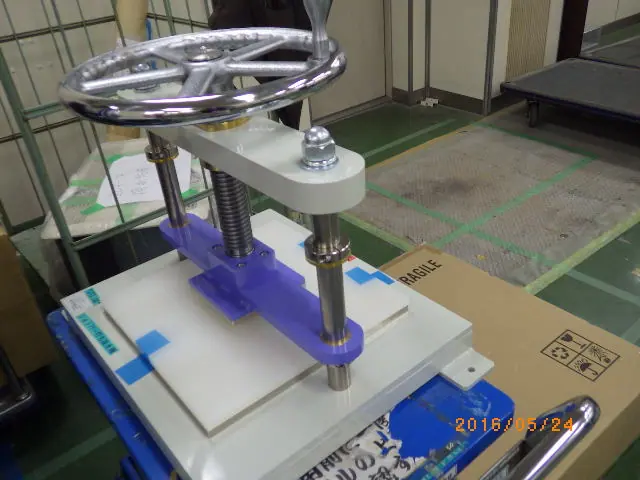 安田精機製作所 ショッパー形試料打抜器 外観写真(1/2)