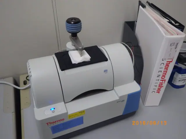 サーモフィッシャーサイエンティフィックThermo Fisher Nicolet iS5 外観写真(1/2)