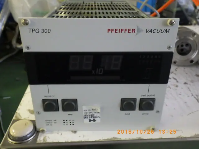 ファイファー Pfeiffer TPG300 外観写真(1/2)