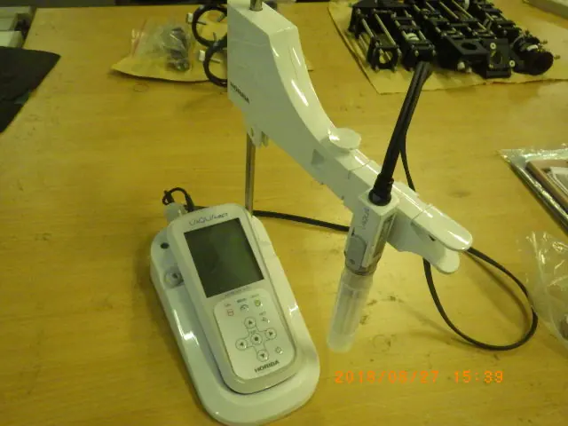 堀場製作所 LAQUA D-71 外観写真(1/2)