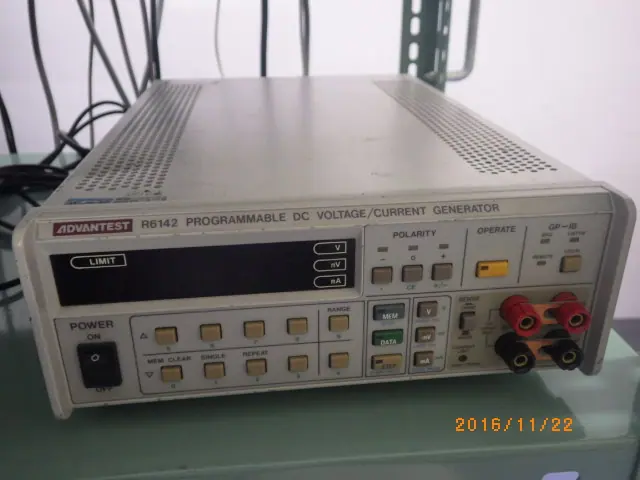 アドバンテスト/ADC Advantest R6142 外観写真(1/2)