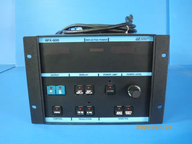 アドバンスドエナジー AE RFX-600 外観写真(1/2)