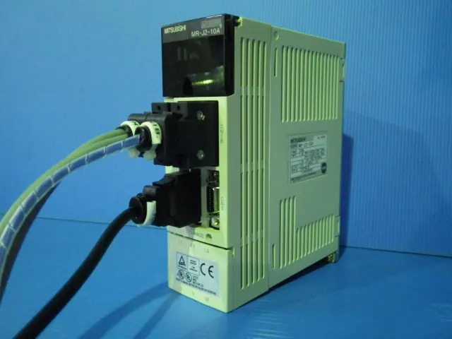 三菱電機 Mitsubishi MR-J2-10A 外観写真(1/2)