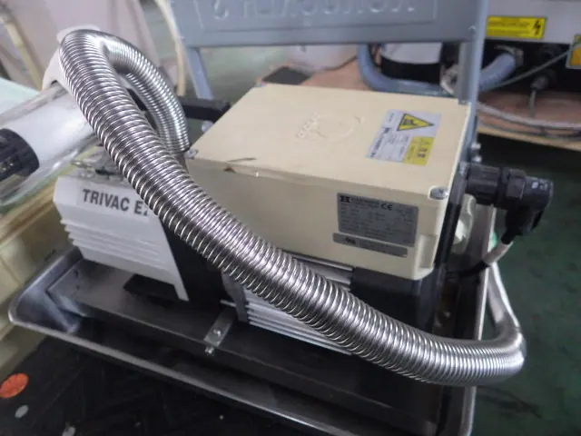 ライボルト Leybold TRIVAC D2.5E 外観写真(1/2)