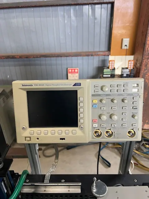 テクトロニクス Tektronix TDS3012C 外観写真(1/2)