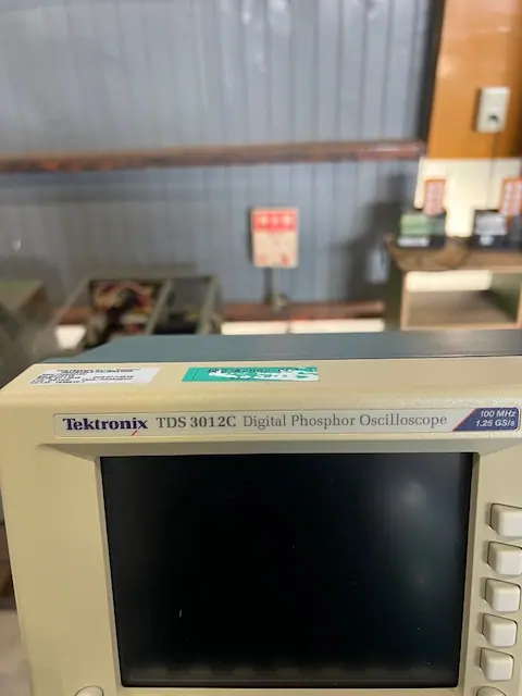 テクトロニクス Tektronix TDS3012C 銘板写真(2/2)