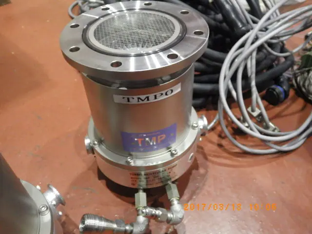 島津製作所 Shimadzu TMP-303LM 外観写真(1/2)