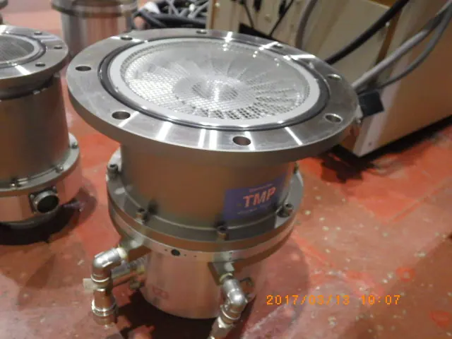 島津製作所 Shimadzu TMP-1003LM 外観写真(1/2)