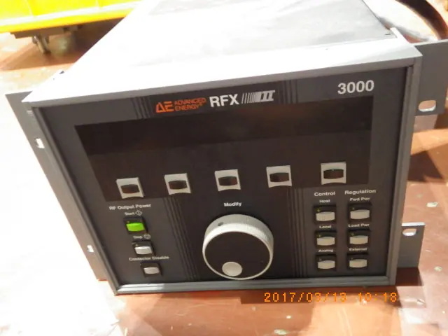 アドバンスドエナジー AE RFXⅡ 外観写真(1/2)