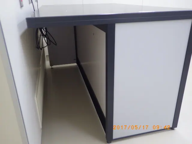 実験台 銘板写真(2/2)