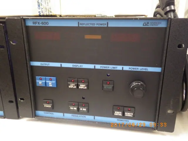アドバンスドエナジー AE RFX-600 外観写真(1/2)