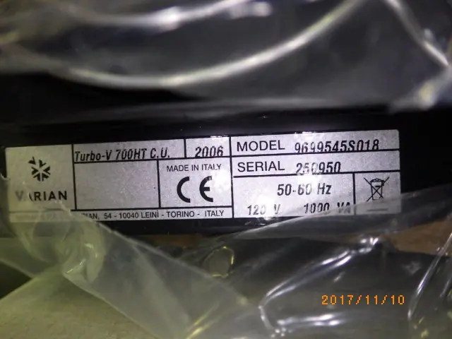 バリアン Varian Turbo-V 700HT C.U 銘板写真(2/2)