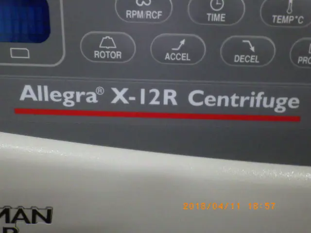 BECKMAN COULTER X-12 銘板写真(2/2)