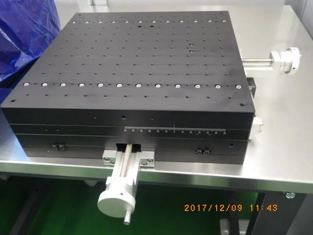 シグマ光機 光学ステージ 外観写真(1/2)
