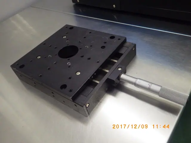 光学ステージ 外観写真(1/2)