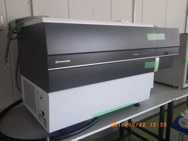 島津製作所 Shimadzu ICPE-9820 外観写真(1/2)