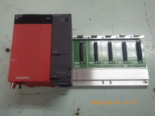 三菱電機 Mitsubishi Q00CPU/Q61P 外観写真(1/3)