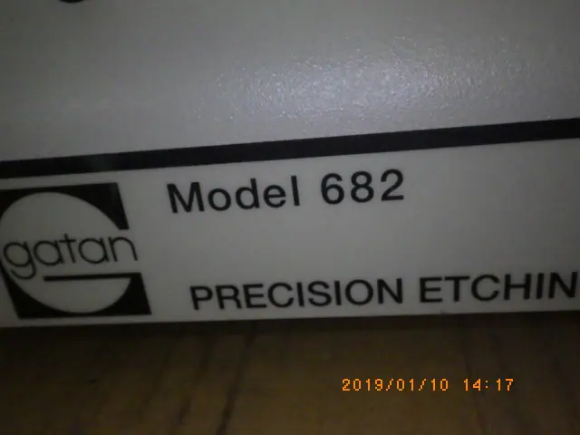 Gatan Model 682 銘板写真(2/2)