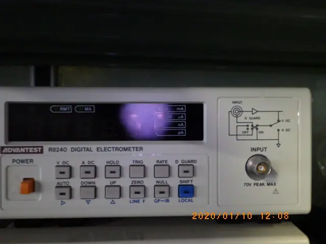 アドバンテスト/ADC Advantest R8240 外観写真(1/2)