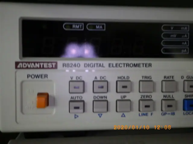 アドバンテスト/ADC Advantest R8240 銘板写真(2/2)