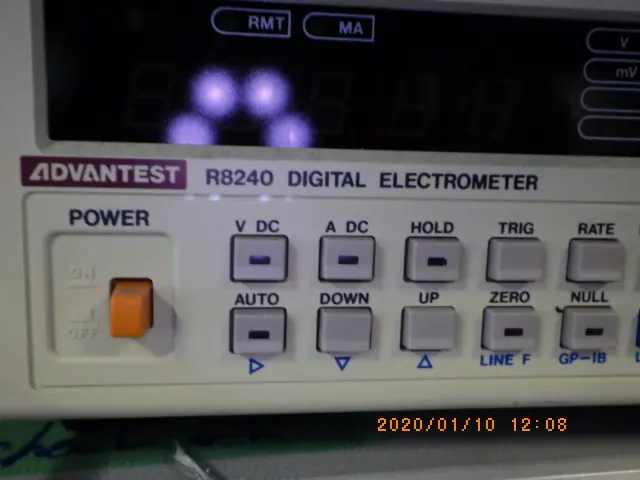 アドバンテスト/ADC Advantest R8240 銘板写真(2/2)