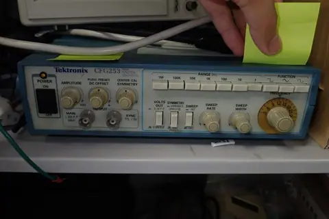 CFG253(テクトロニクス Tektronix)の中古在庫写真