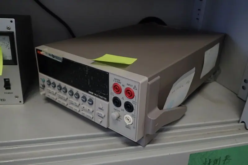 ケースレイ Keithley 2000 銘板写真(2/2)