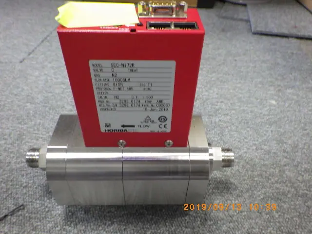 堀場エステック Stec SEC-N172R 外観写真(1/2)