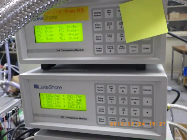 LakeShore 218 Temperature Monitore 外観写真(1/2)