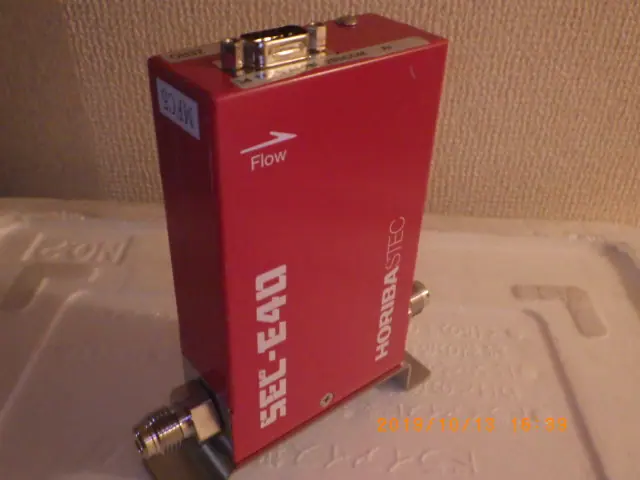 堀場エステック Stec SEC-E40 外観写真(1/2)