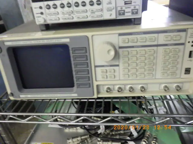 Stanford Research Systems(SRS) SR850 外観写真(1/2)