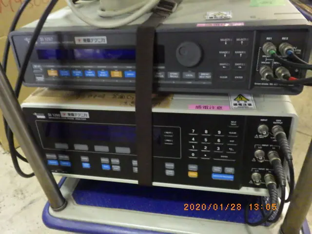 Solartron SI1260/SI1287 外観写真(1/2)