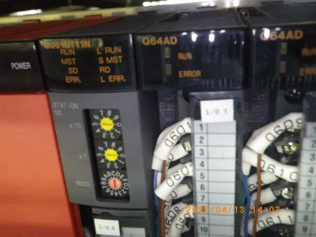 三菱電機 Mitsubishi Q64AD 外観写真(1/2)