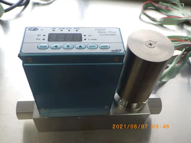 アズビル MQV0200JSRN000000 外観写真(1/2)