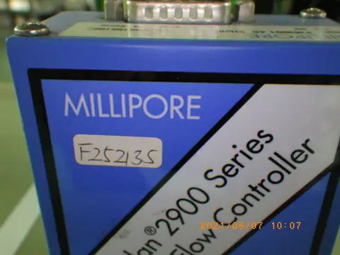マスフローコントローラー(MFC)(ミリポア Millipore)の中古在庫写真