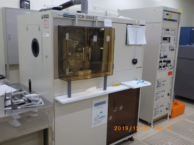 アネルバ ANELVA ECR-300E 外観写真(1/2)