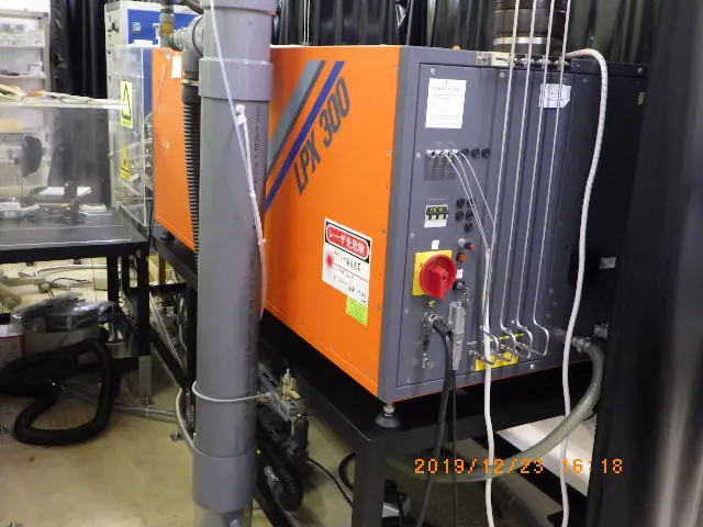 Lambda Physik LPX305i 外観写真(1/2)