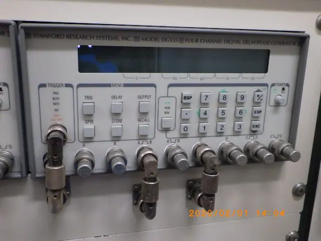 Stanford Research Systems(SRS) デジタルディレイパルスジェネレータ 外観写真(1/2)