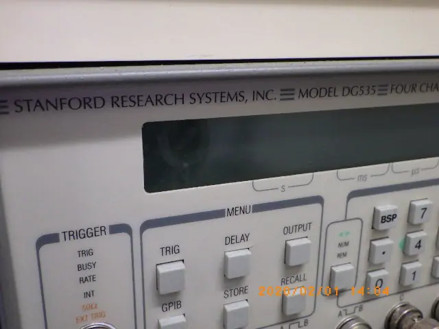 Stanford Research Systems(SRS) デジタルディレイパルスジェネレータ 銘板写真(2/2)