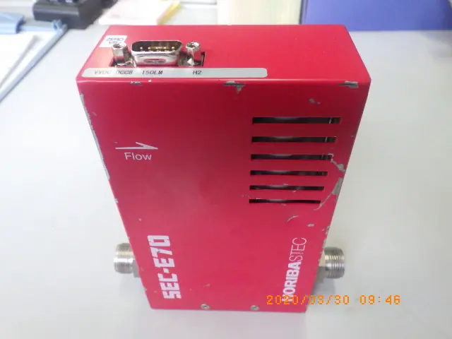 堀場エステック Stec SEC-E70 外観写真(1/2)