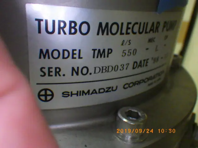 島津製作所 Shimadzu TMP-550-L 銘板写真(2/2)