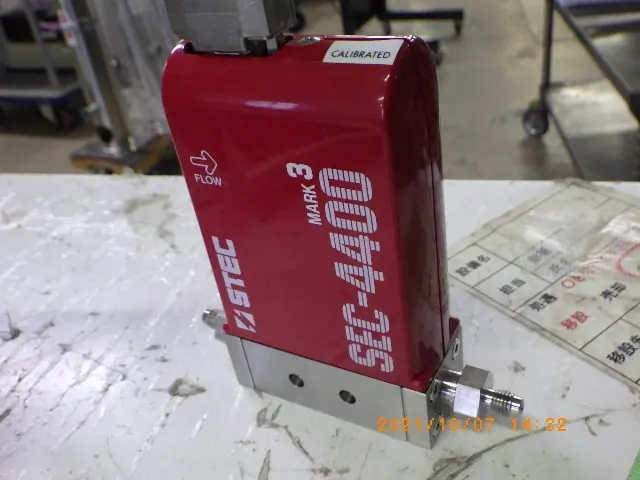 堀場エステック Stec SEC-4400M 外観写真(1/2)