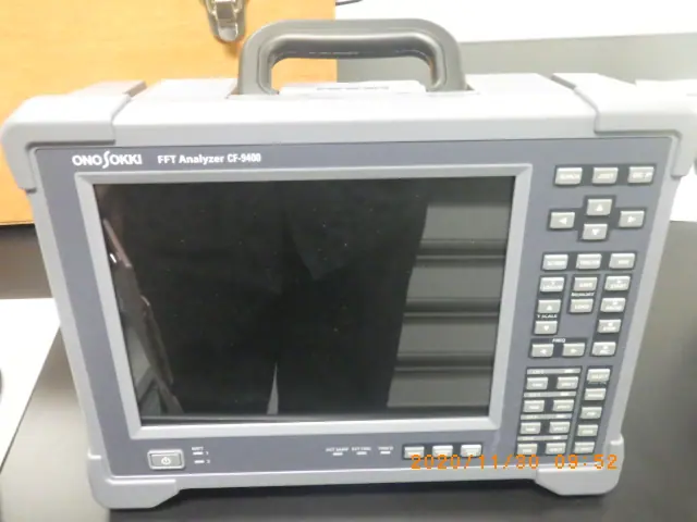小野測器 CF-9400 外観写真(1/2)