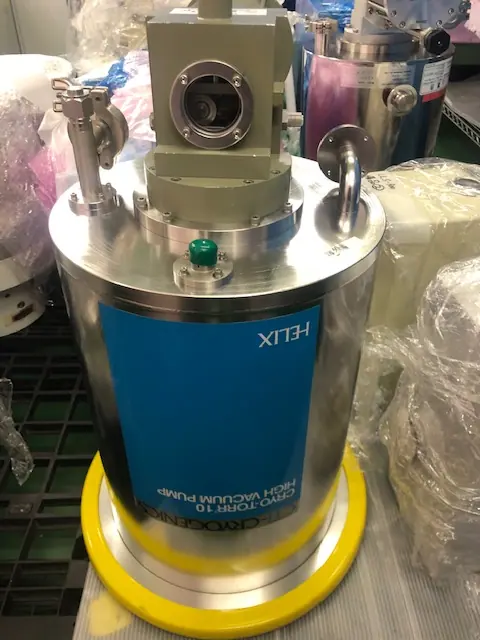 CTI-CRYOGENICS Torr10 外観写真(1/2)