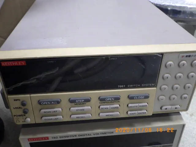 ケースレイ Keithley 7001 外観写真(1/2)