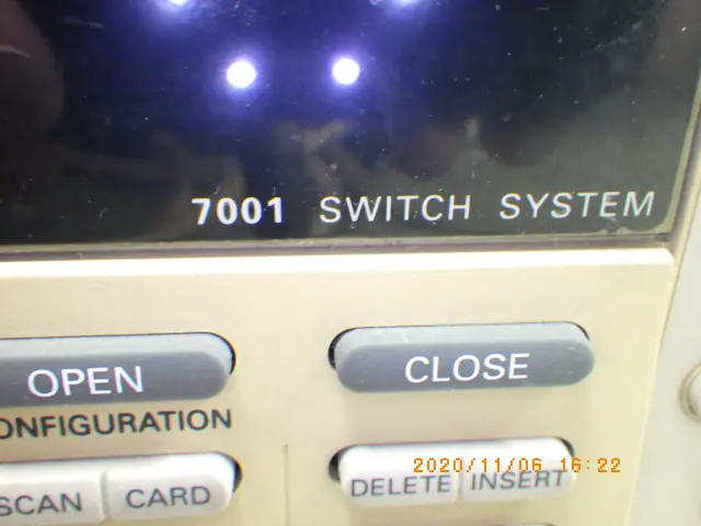 ケースレイ Keithley 7001 銘板写真(2/2)